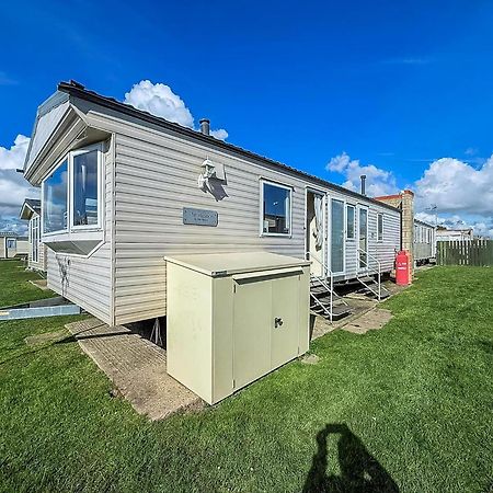 Lovely 6 Berth Caravan At Naze Marine Holiday Park In Essex Ref 17003C Walton-on-the-Naze Exterior foto